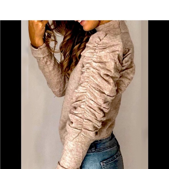 Unique Thick Crew Neck Ruched ⬆️ Design Sleeves On This Apricot Sweater - Picture 3 of 4